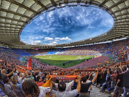stadion by marco pommela fuer pixabay